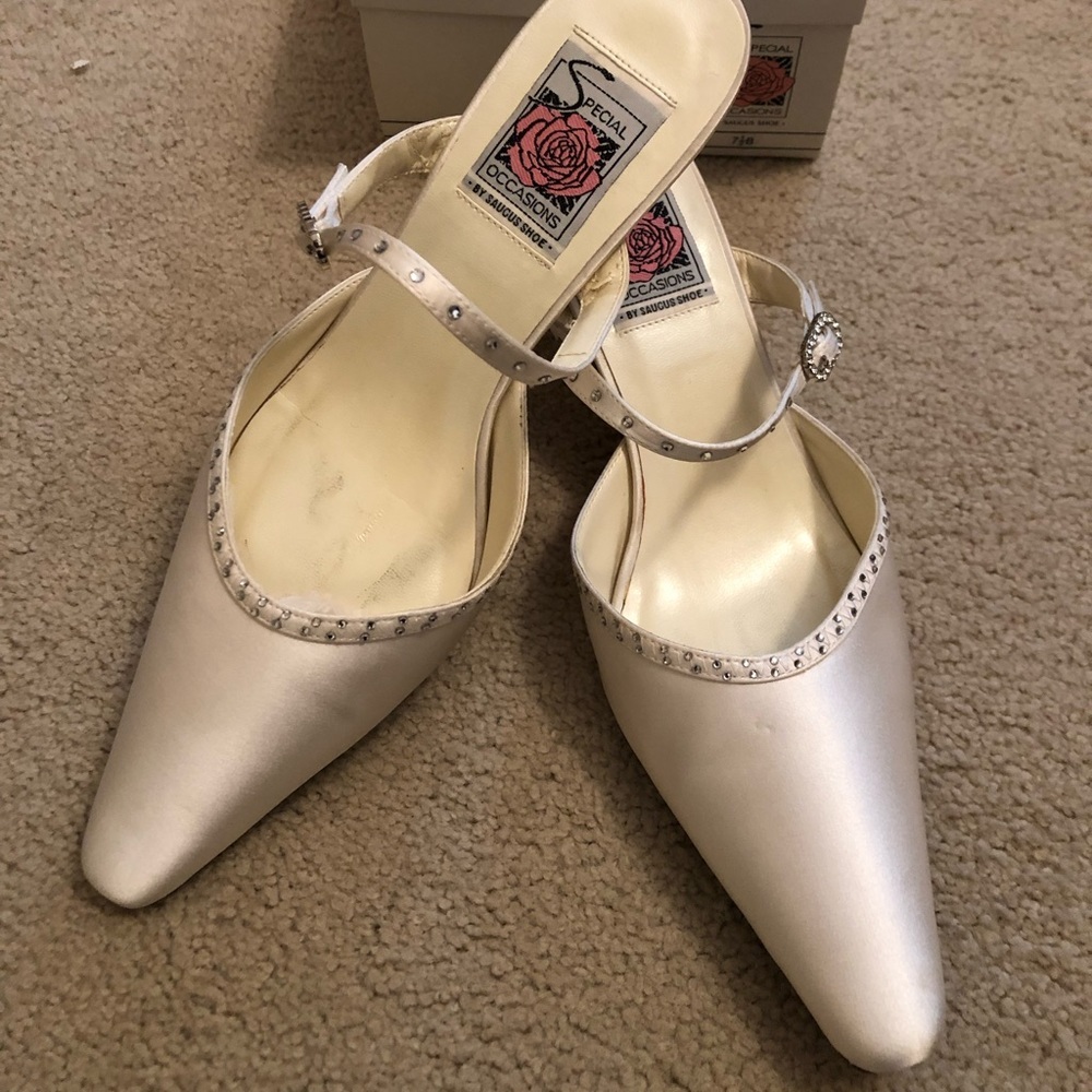 Women’s Cream 7.5 shoes Special Occasions by Saugus Shoe -Cream